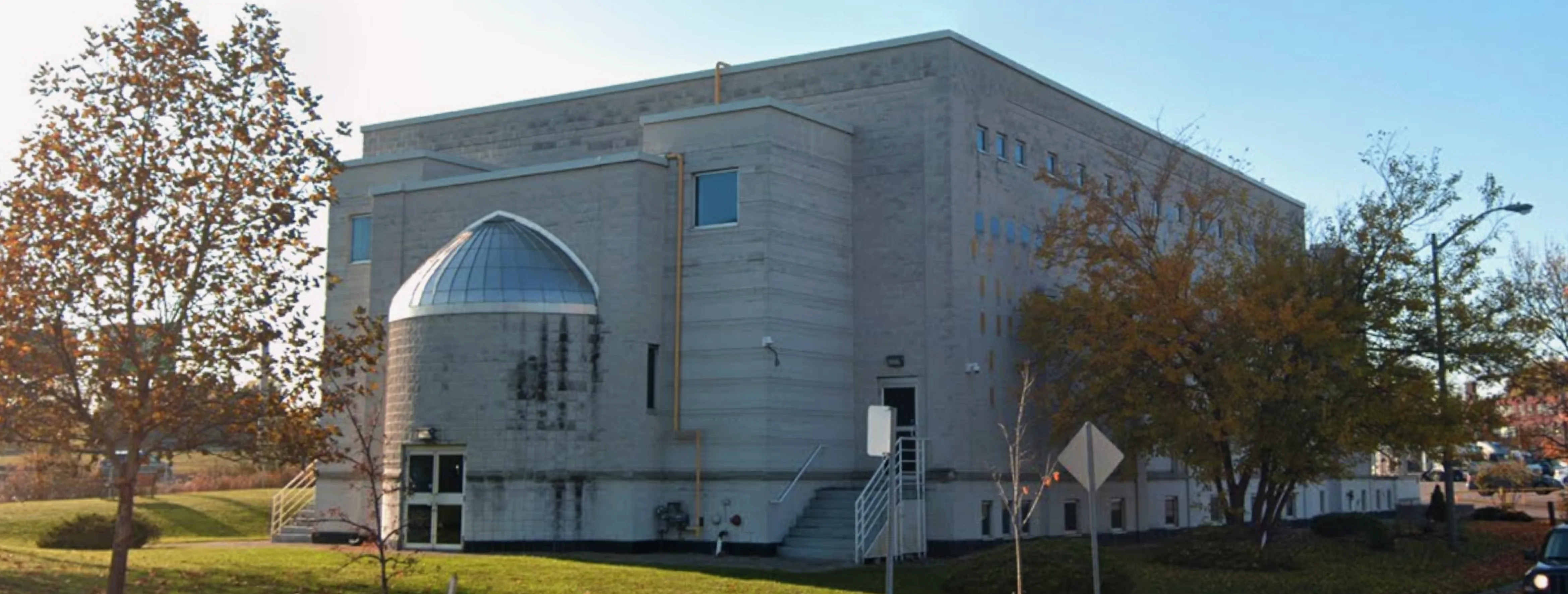 Exterior view of Toronto and Region Islamic Congregation North York building